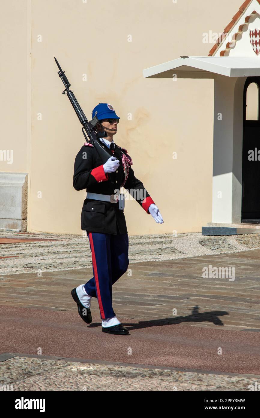 Enveloppe Premier Jour Monaco 2011 - La Compagnie Des Carabiniers Du Prince