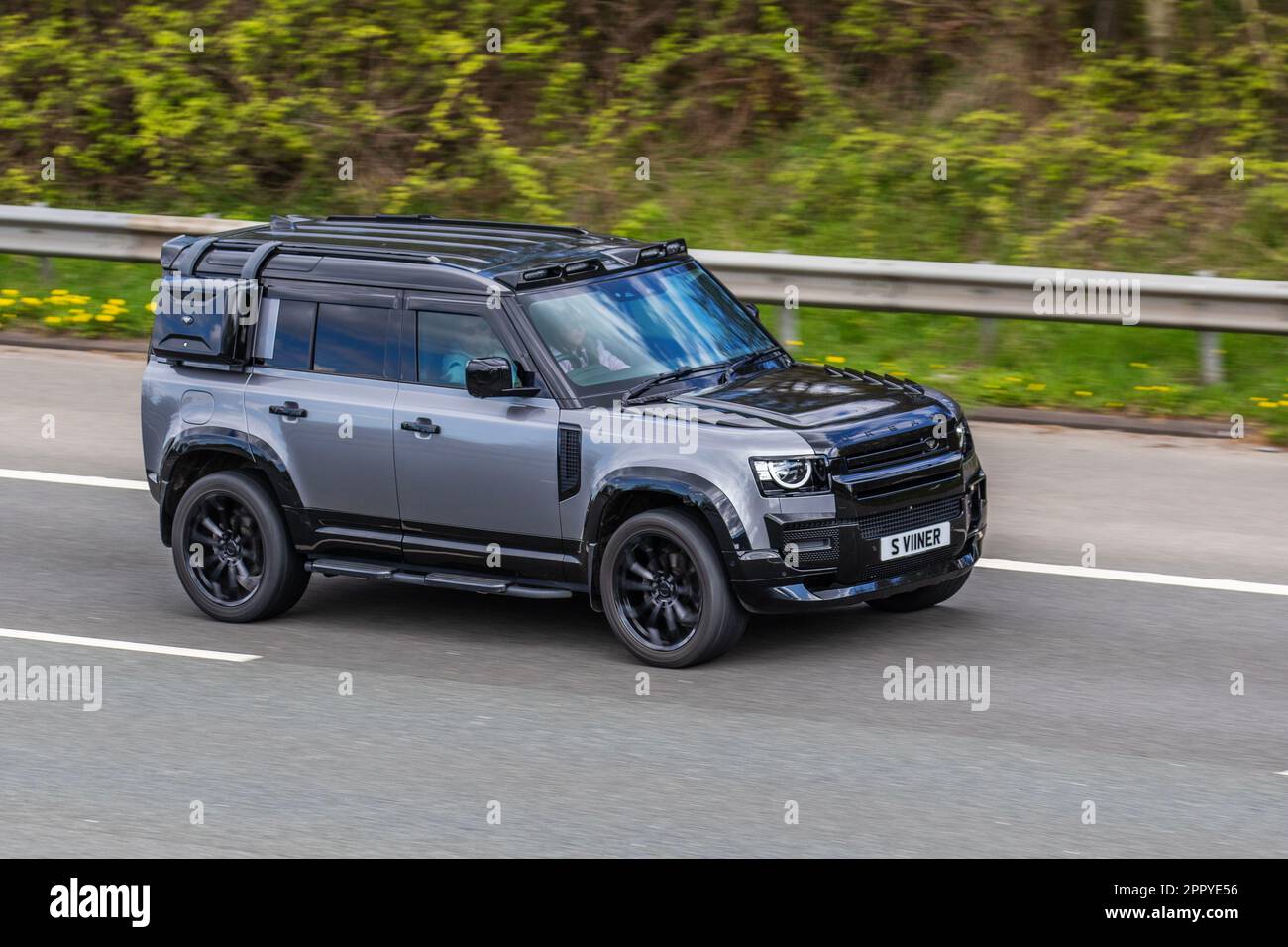 Land rover defender side mounted gear carrier online