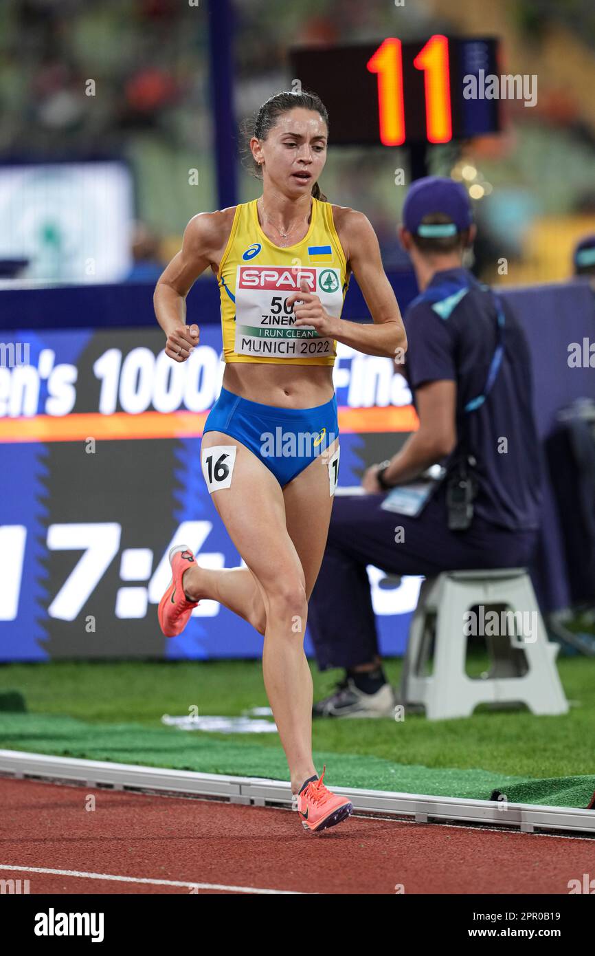 Valeriia Zinenko participating in the 10.000 meters at the 2022 ...