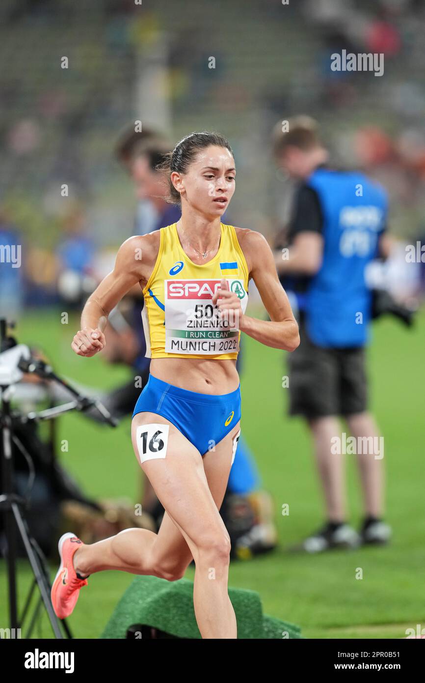 Valeriia Zinenko participating in the 10.000 meters at the 2022 ...