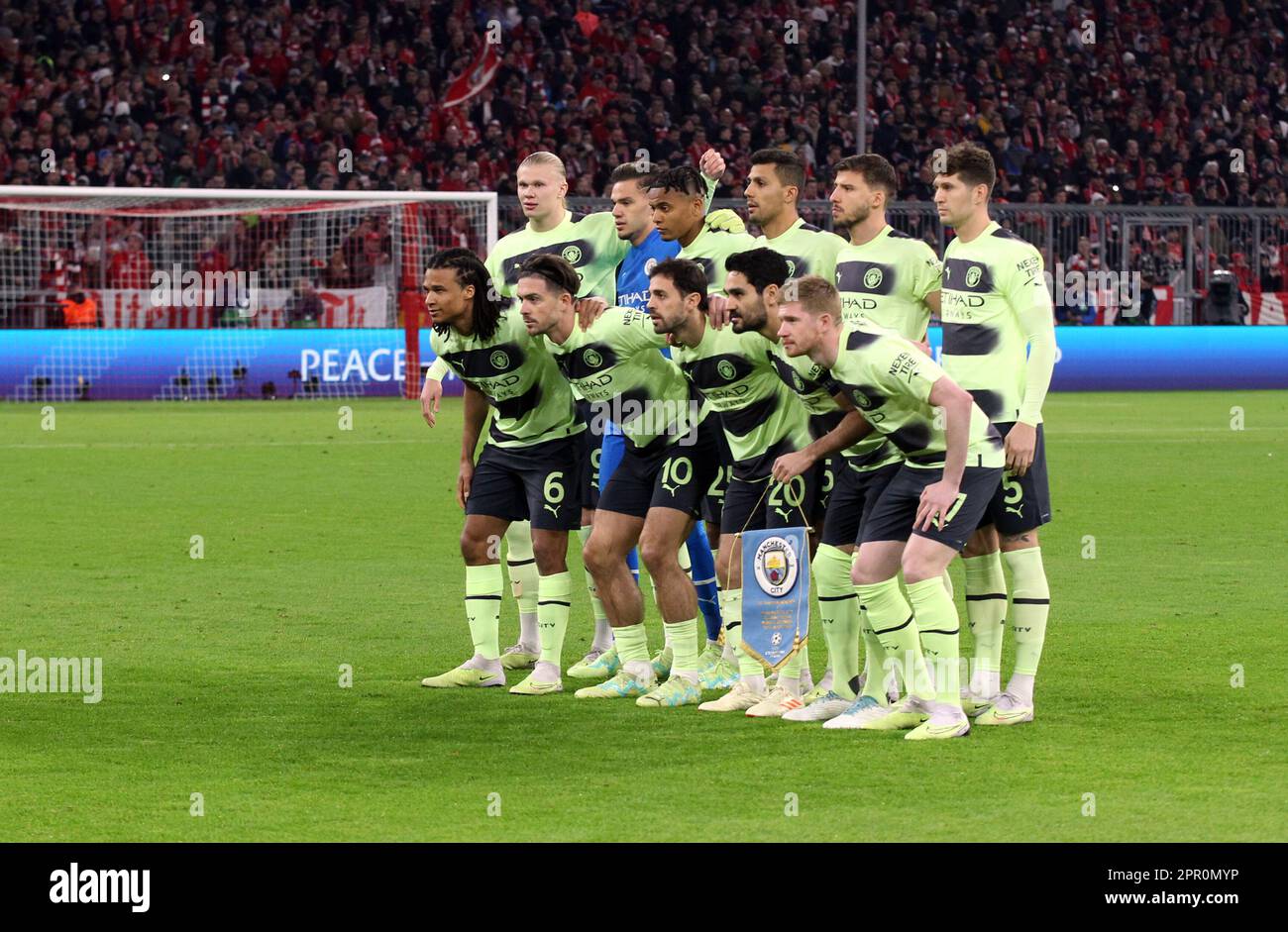 MUNICH, GERMANY - APRIL 19: Line Up of Manchester City rear row (L-R) #9 Erling HAALAND, # 31 EDERSON, kepper, #25 Manuel AKANJI, #16 RODRI, #3 Ruben DIAS, #5 John STONES - front row (L-R) #6 Nathan AKÉ, #10 Jack GREASLISH, #20 Bernardo SILVA, #8 Ilkay GÜNDOGAN, #17 Kevin De BRUYNE, before the UEFA Champions League quarterfinal second leg Football match between FC Bayern Muenchen and Manchester City at Allianz Arena on April 19, 2023 in Munich, Germany. Picture & copyright by Arthur THILL/ATP images (THILL Arthur/ATP/SPP) Credit: SPP Sport Press Photo. /Alamy Live News Stock Photo