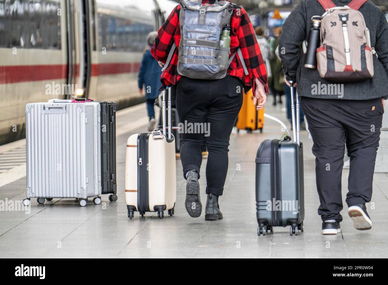 Passengers with luggage, rolling suitcases on a platform, NRW, Germany