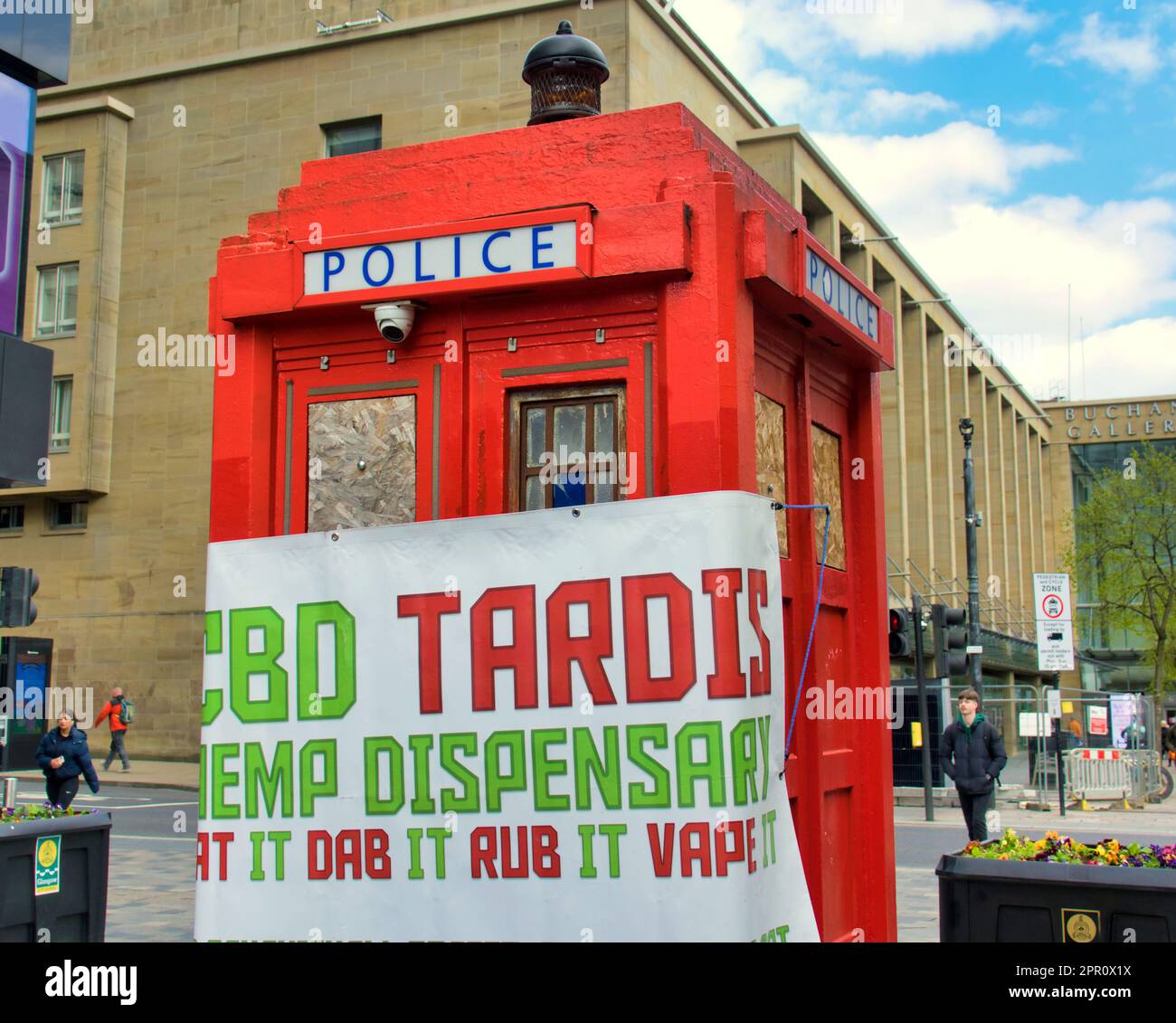 red tardis police box selling hemp and cbd Stock Photo