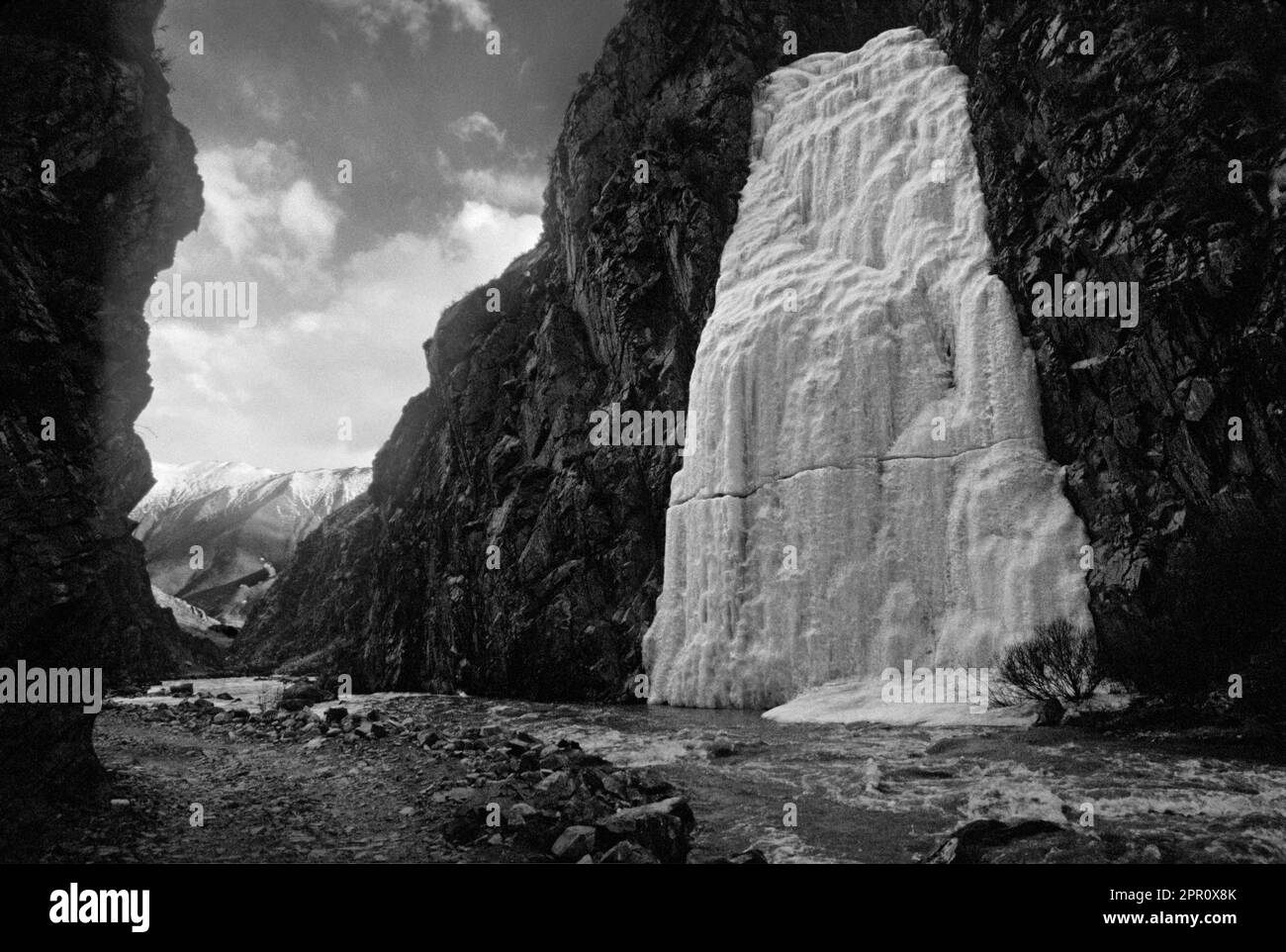 ICE FALL in the river gorge leading to the TERDROM NUNNERY - CENTRAL TIBET Stock Photo