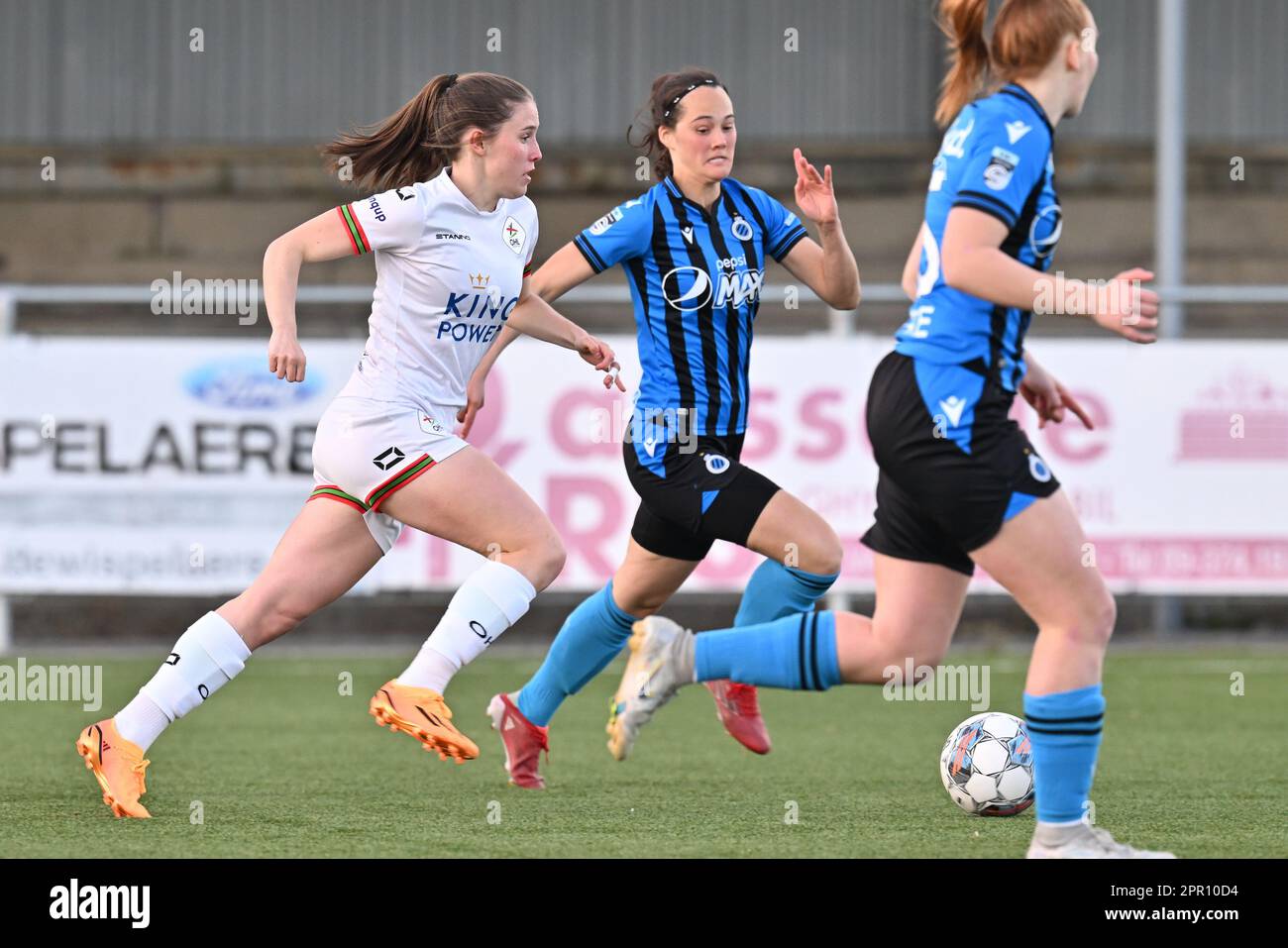Marie Detruyer (8) of OHL and Saar Verdonck (6) of Brugge pictured