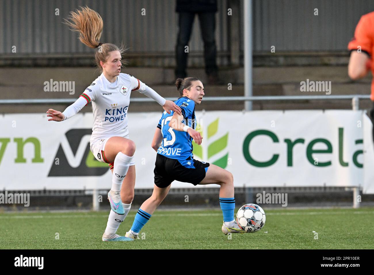 Valesca Ampoorter (10) of OHL and Angel Kerkhove (13) of Brugge