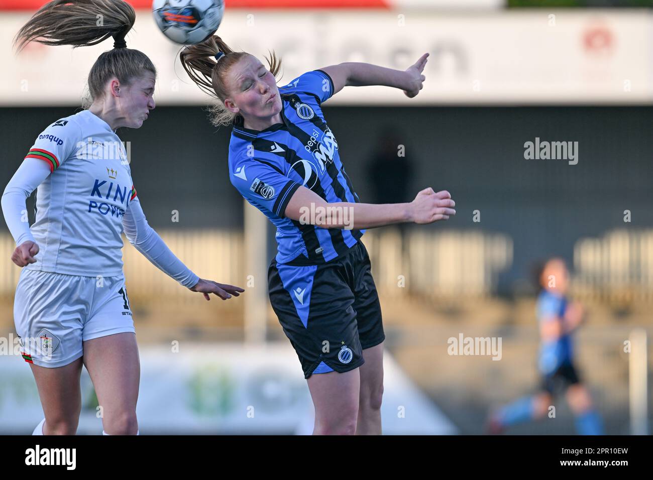 Valesca Ampoorter (10) of OHL and Margaux Martle (16) of Brugge