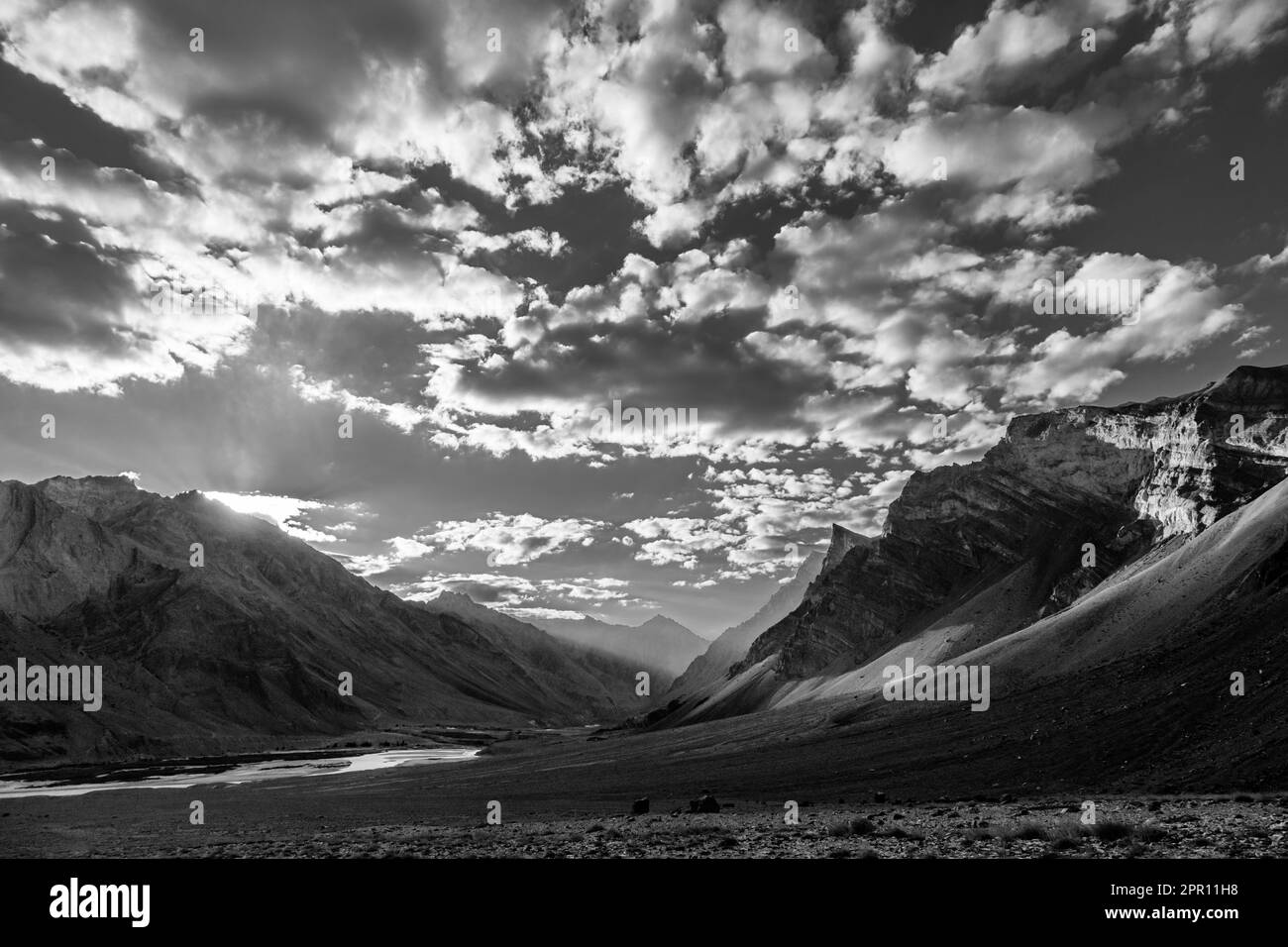 Himalayan peaks high altitude Black and White Stock Photos & Images - Alamy