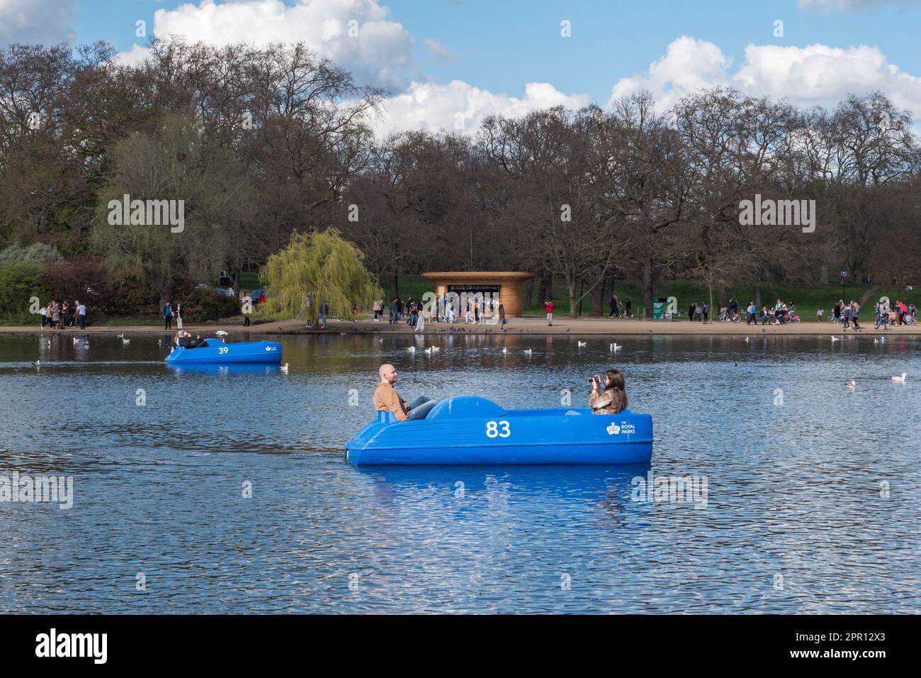 Serpentine boats hires stock photography and images Alamy
