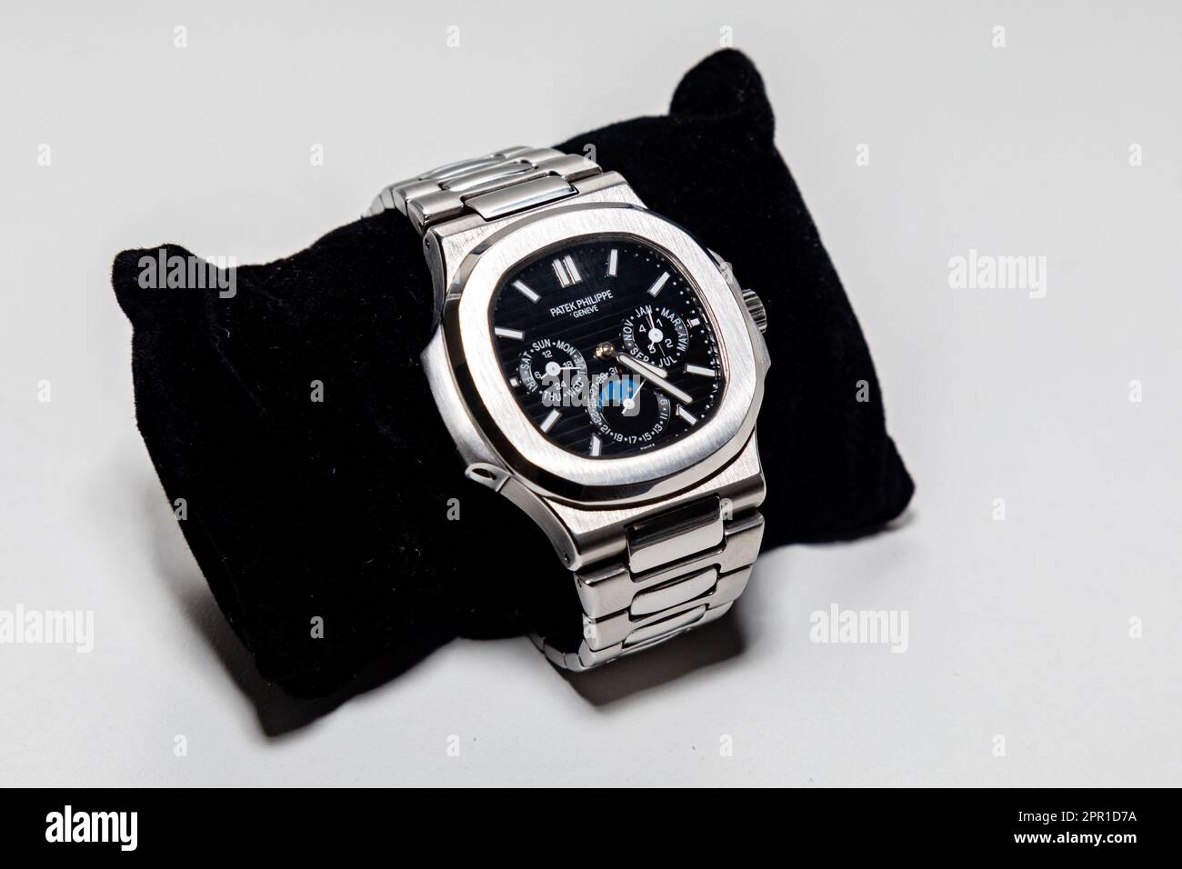 Men s watch Patek Philippe Geneve Stock Photo Alamy
