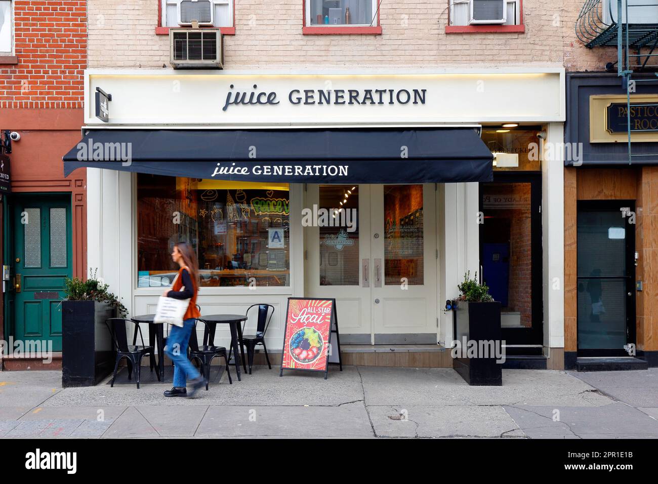 Juice Generation, 245 Bleecker St, New York, NYC storefront photo of a juice and smoothie chain store in Manhattan's Greenwich Village Stock Photo
