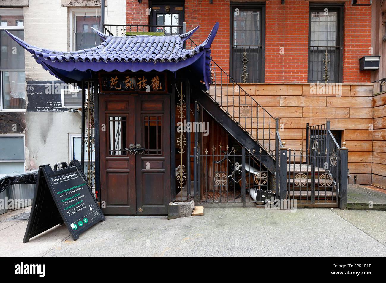 114 E 31st St, New York. A building with decorative Oriental style architecture at the entrance. Stock Photo