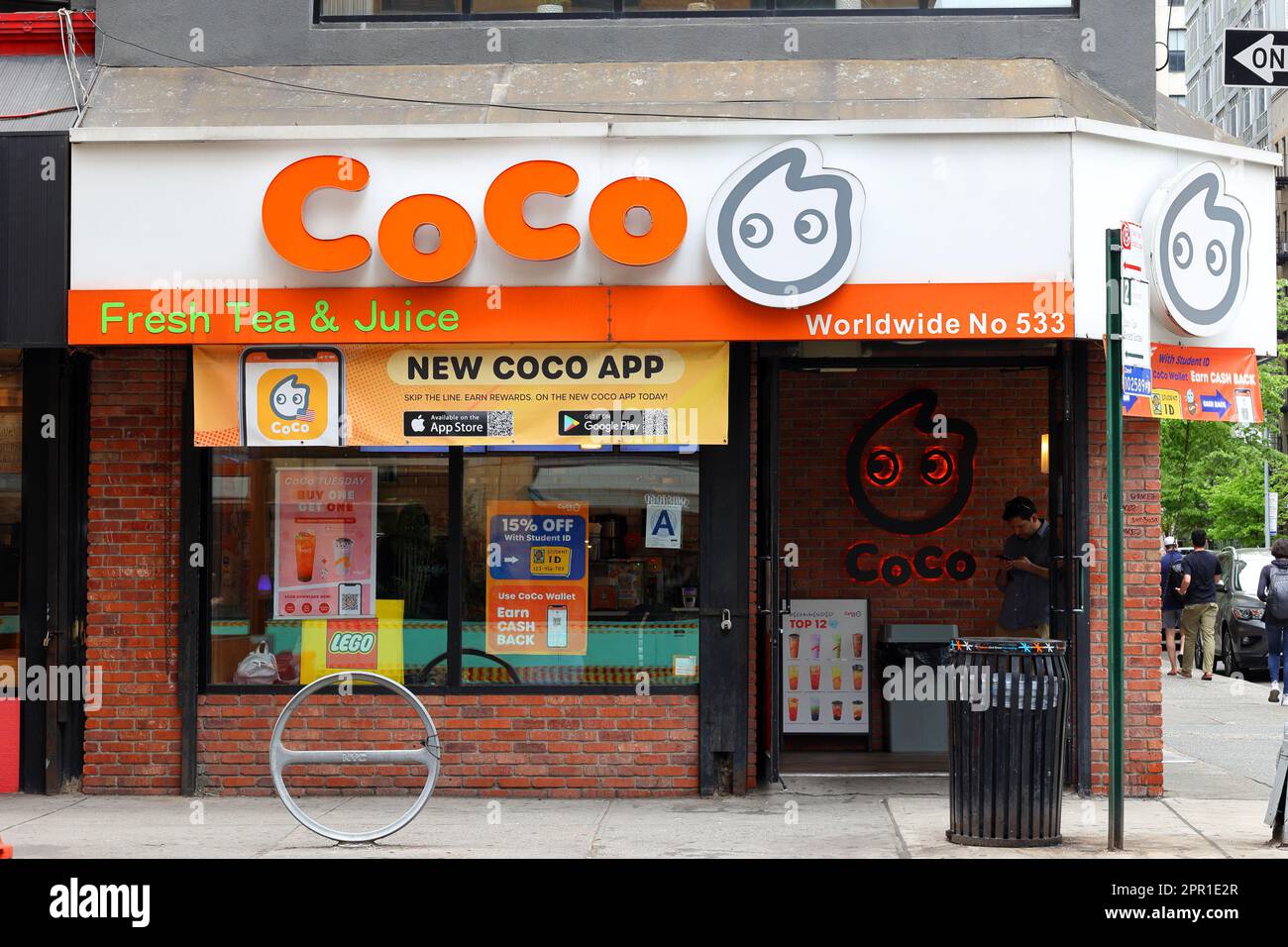 CoCo Fresh Tea & Juice, 38 Lexington Ave, New York, NYC storefront photo of a Taiwanese bubble tea shop in Manhattan's Gramercy neighborhood. Stock Photo