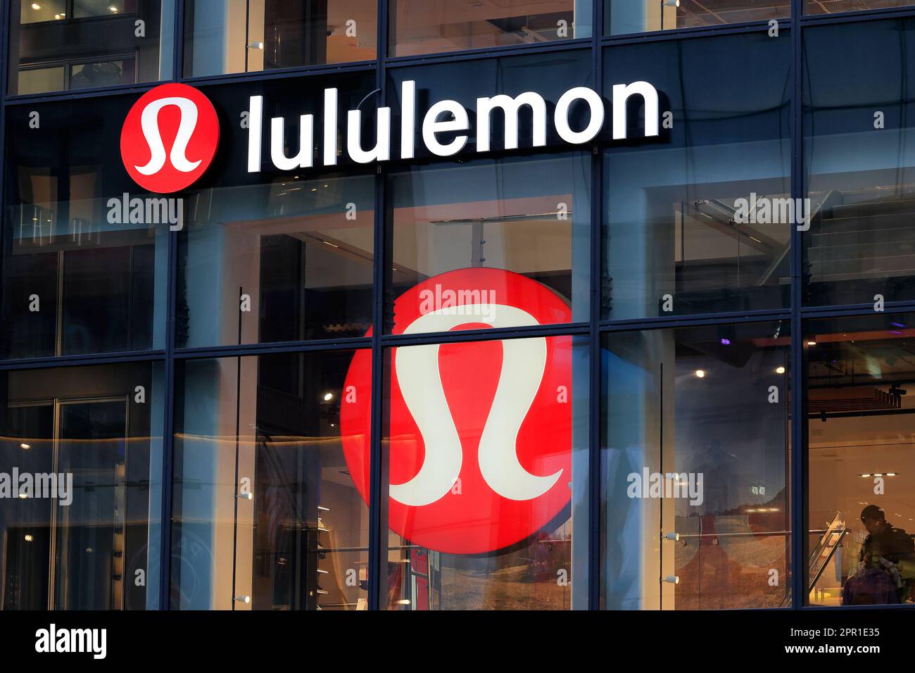 Lululemon, 592 5th Ave, New York, NYC flagship of a yoga and fitness