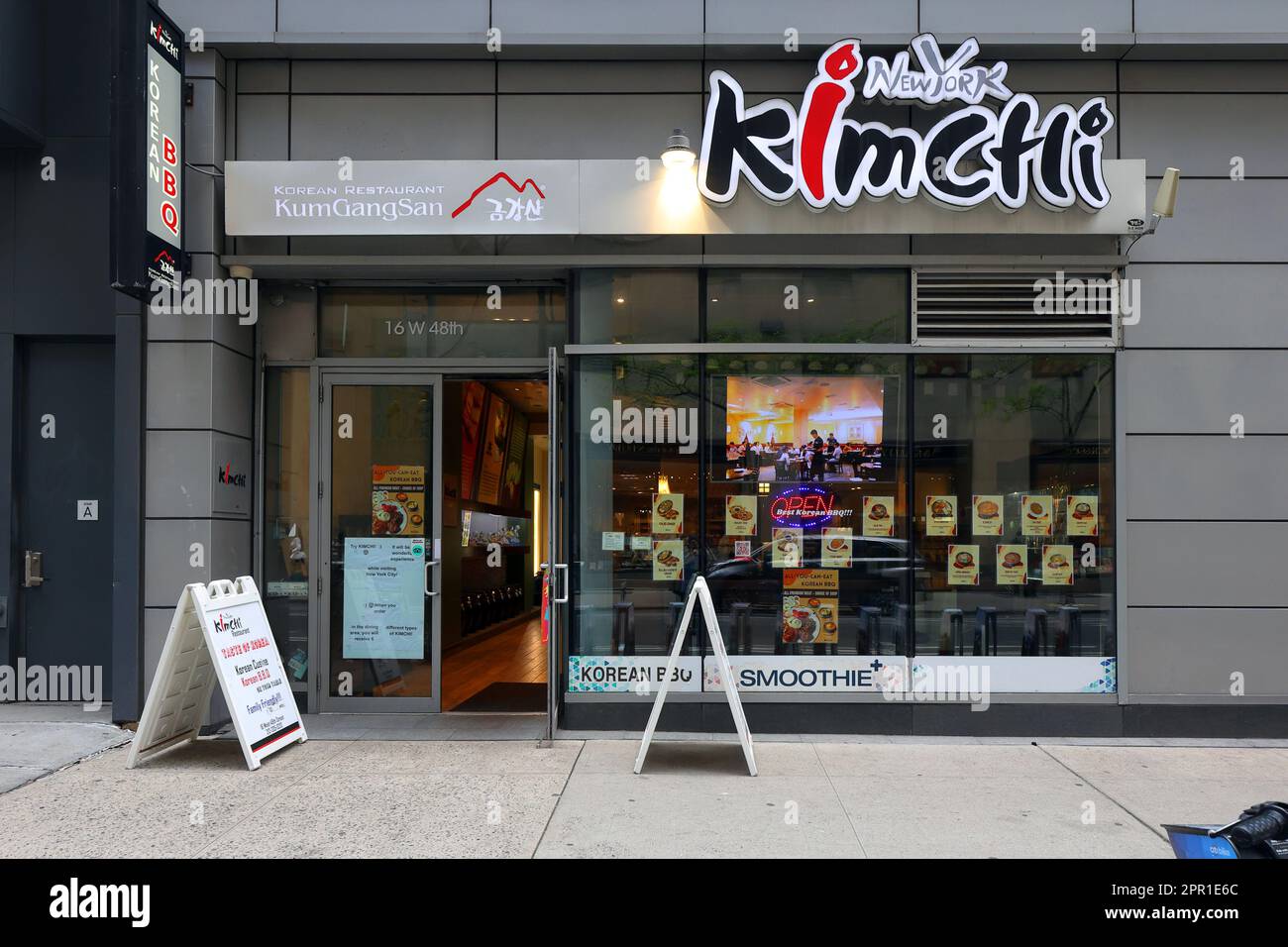 New York Kimchi, 16 W 48th St, New York, NYC storefront photo of a Korean restaurant in Midtown Manhattan. Stock Photo