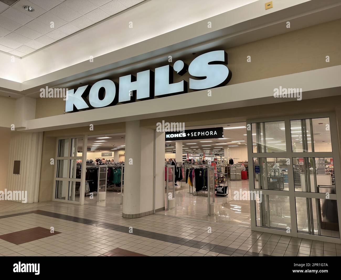 Kohl's department store and Sephora indoors, night time USA Stock Photo