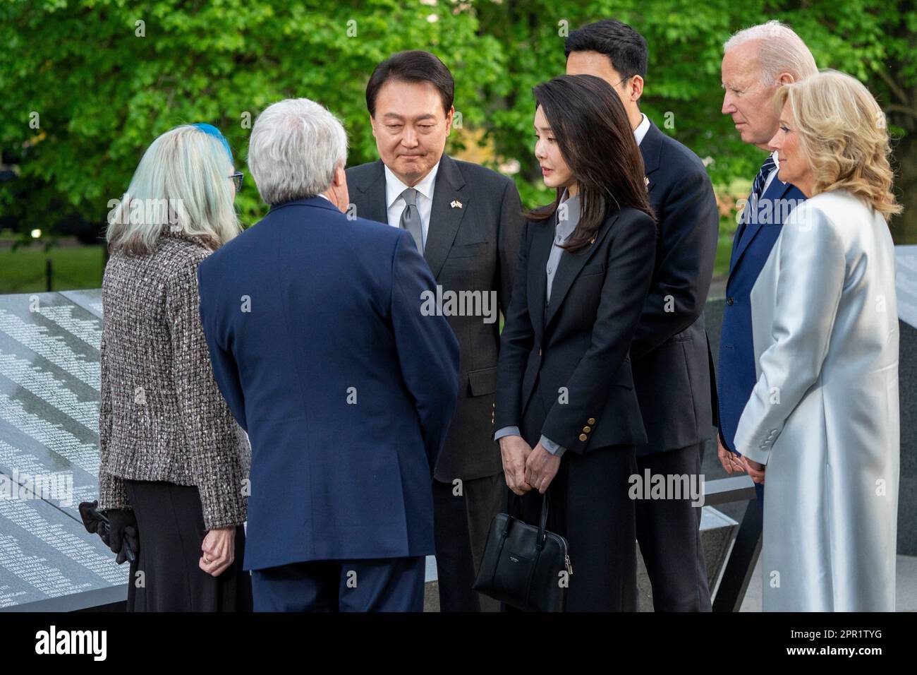 Washington, United States. 25th Apr, 2023. President Joe Biden and First Lady Jill Biden with President Yoon Suk Yeol of the Republic of Korea and Mrs. Kim Keon Hee, First Lady of the Republic of Korea, talk with with Judy Wade, the niece of Medal of Honor recipient Corporal Luther Story, and her spouse Joseph Wade during a visit to the Korean War Memorial in Washington, DC, USA, 25 April 2023. Tomorrow President Biden will host a State Visit for President Yoon Suk Yeol of the Republic of Korea. Credit: Abaca Press/Alamy Live News Stock Photo