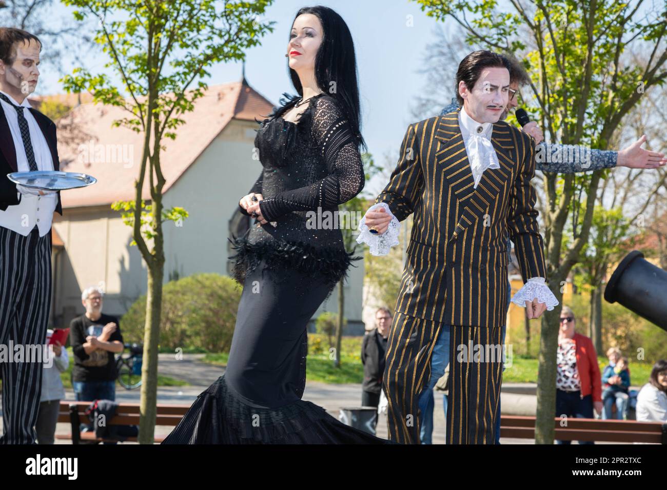 Open Air Veranstaltung zum traditionellen Startschuss zum Vorverkauf für den 27. Bautzener Theatersommer auf dem Theatervorplatz am Theater Bautzen. B Stock Photo