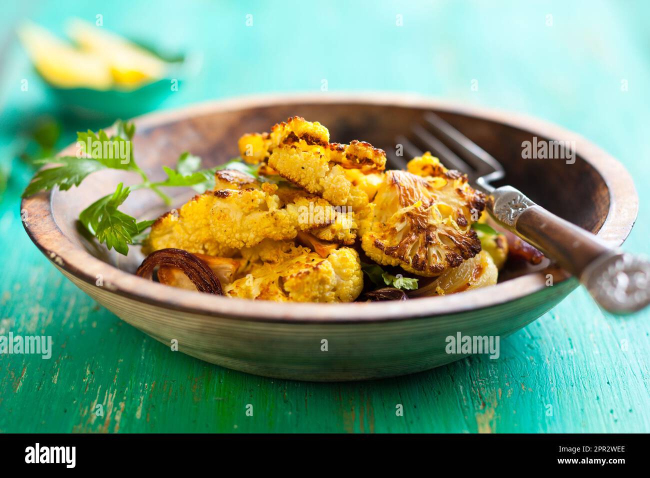 roasted cauliflower with onion,garlic and lemon Stock Photo Alamy