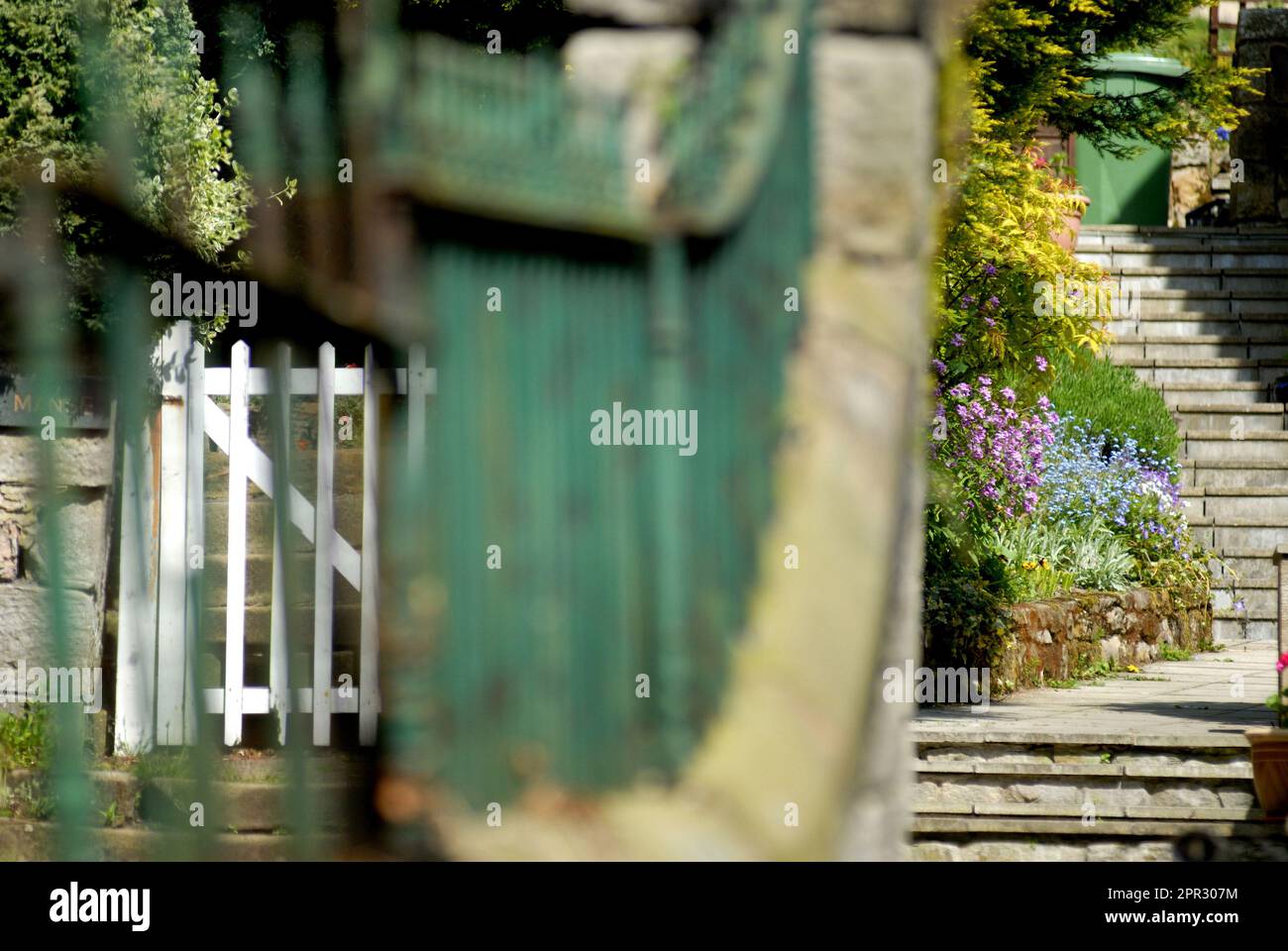 White garden gate hi-res stock photography and images - Alamy