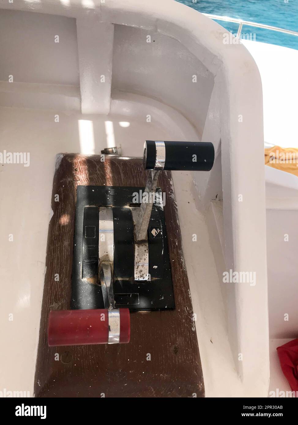 The handle of pressing of gas full forward on a seaship, a tourist