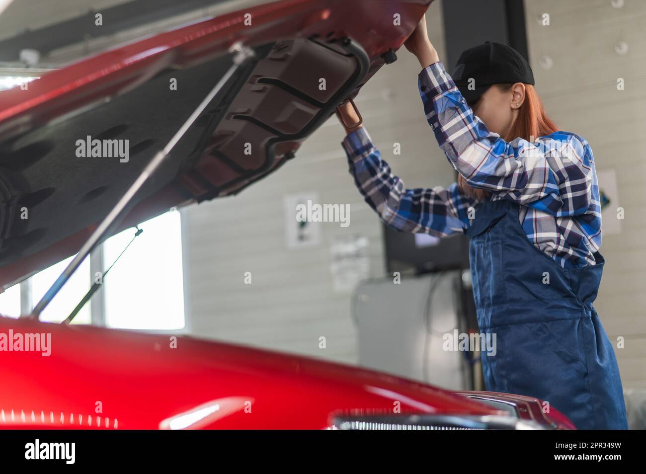 Female mechanic exhausted hi-res stock photography and images - Alamy