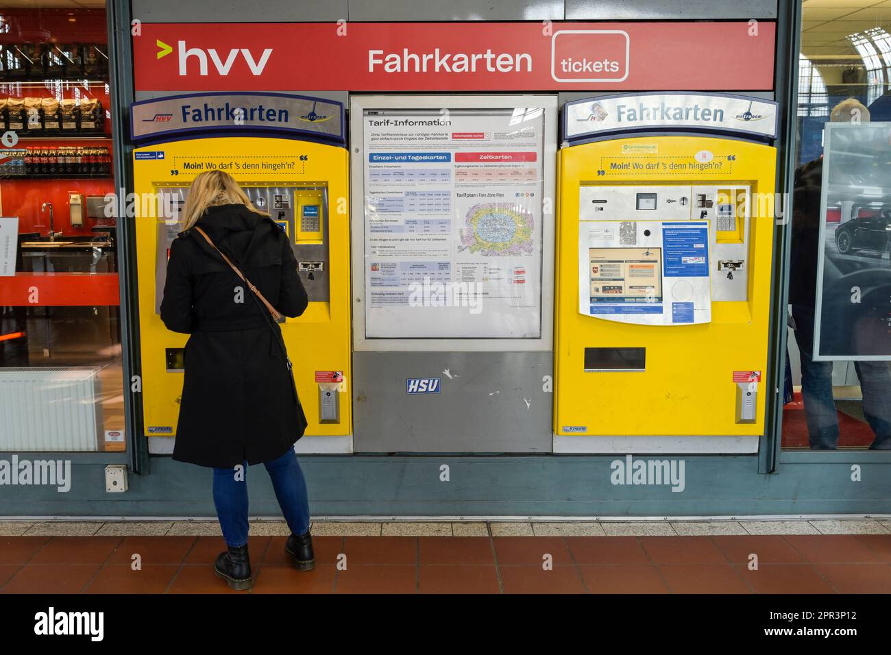 hvv-fahrkartenautomat-bahnhofshalle-hauptbahnhof-hamburg