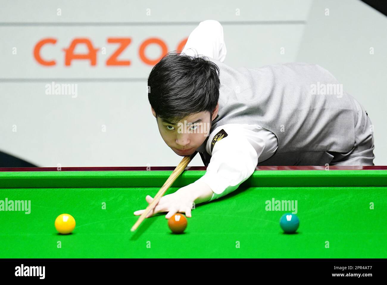 Si Jiahui in action against Anthony McGill (not pictured) on day twelve