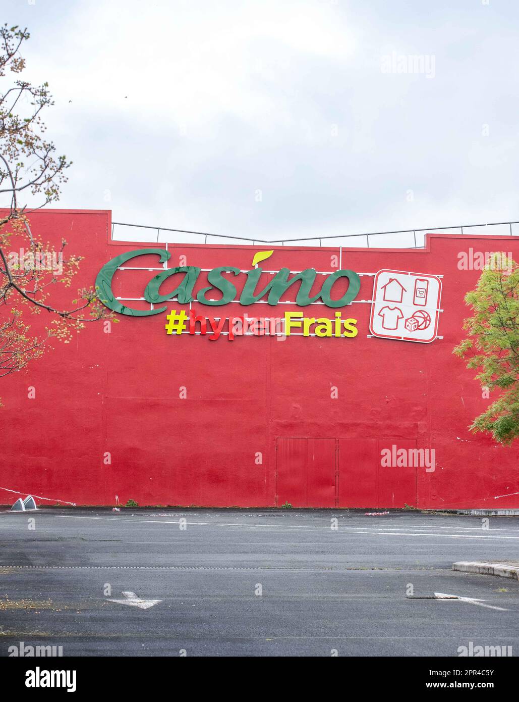 Albi, France. 26th Apr, 2023. Outside view of a Casino supermarket in Albi,  France on April 25, 2023. The distribution group, which is still in a  precarious financial situation, announced on Monday that it had received a  capital increase proposal from Czech ...