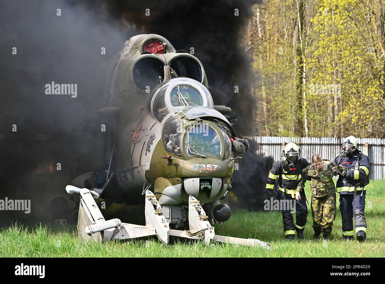 https://c8.alamy.com/comp/2PR4D29/horizont-2023-exercise-during-which-the-integrated-rescue-system-irs-forces-and-the-army-practiced-the-liquidation-of-a-military-helicopter-crash-into-a-residential-area-in-vicenice-near-namest-nad-oslavou-czech-republic-april-26-2023-more-than-160-firefighters-policemen-paramedics-soldiers-and-police-officers-were-involved-in-the-exercise-ctk-photolubos-pavlicek-2PR4D29.jpg