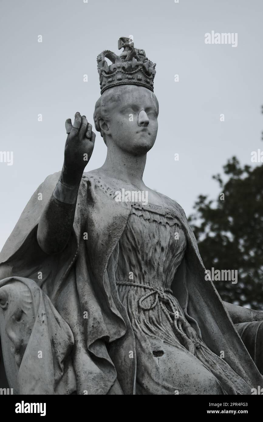 Queen Victoria Statue Stock Photo Alamy