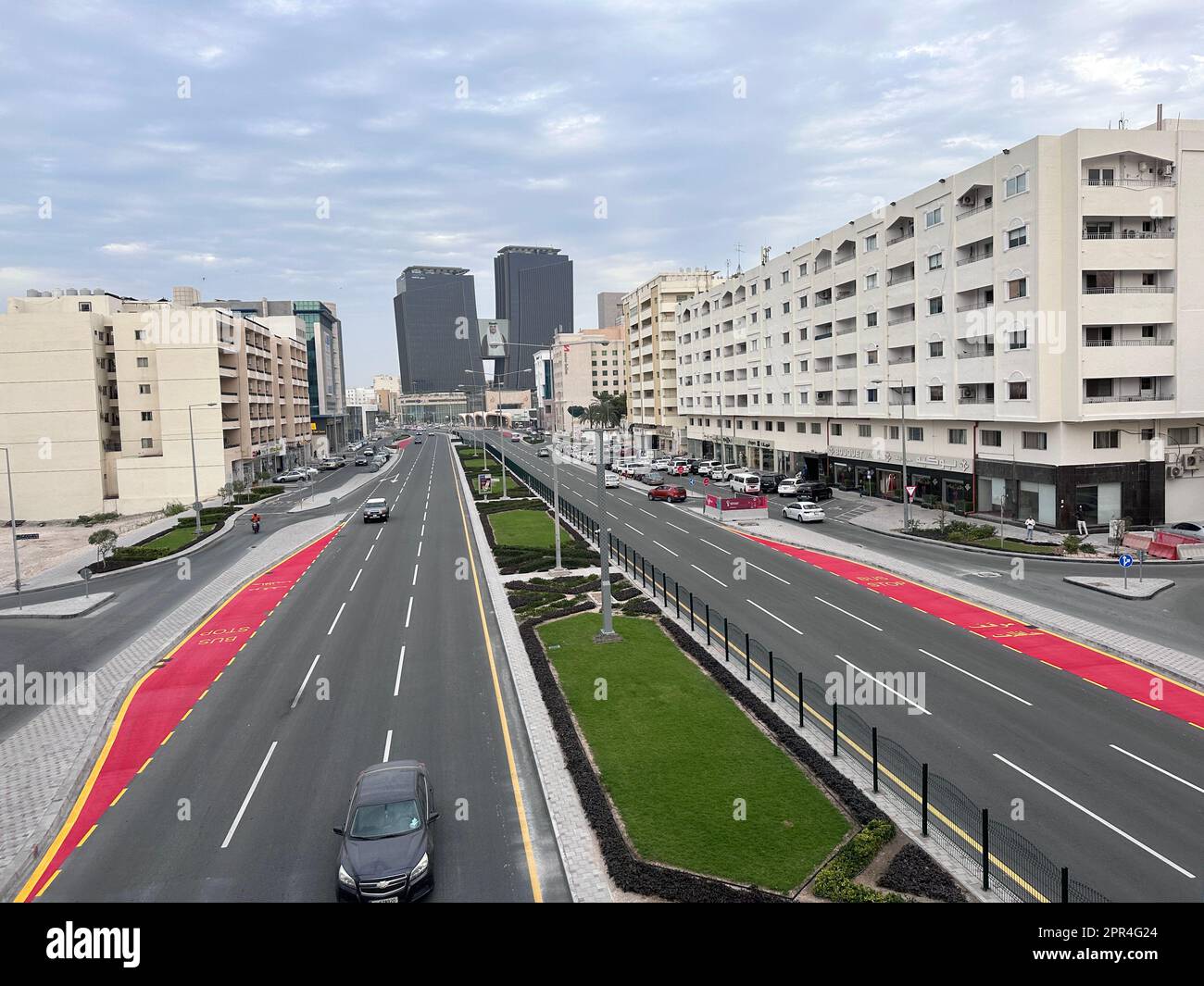Al sadd Street Doha Roads and traffic Stock Photo - Alamy