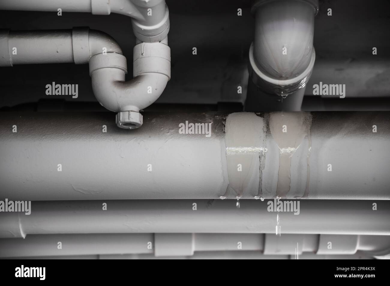 PVC Water leak pipe, Building Drainage pipes crack seep problem need to