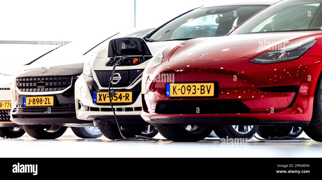 Aanschaf Hi res Stock Photography And Images Alamy veghel-second-hand-electric-cars-in-a-leaseplan-showroom-to-ensure