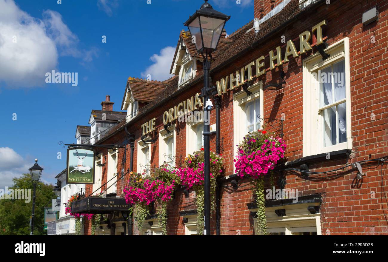 Facade Of The Original White Hart Public House And Restaurant In The Market Place, Ringwood, England UK Stock Photo