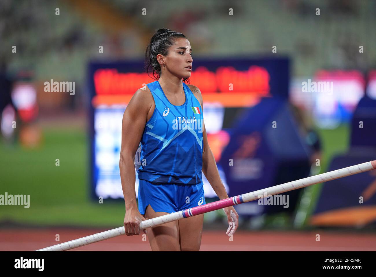 Roberta Bruni participating in the pole vault at the European Athletics