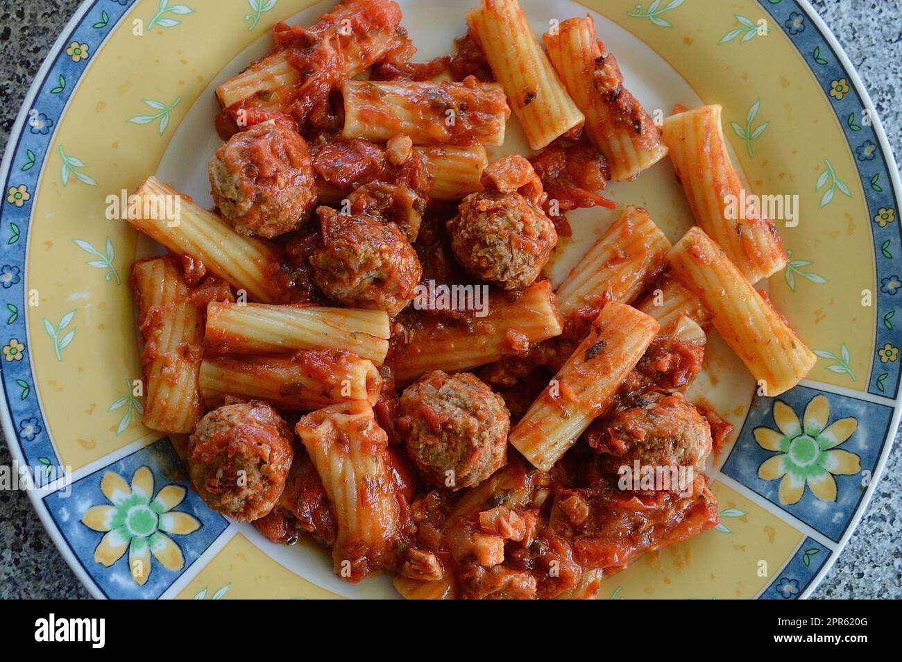 Rigatoni served on a colorful plate Stock Photo
