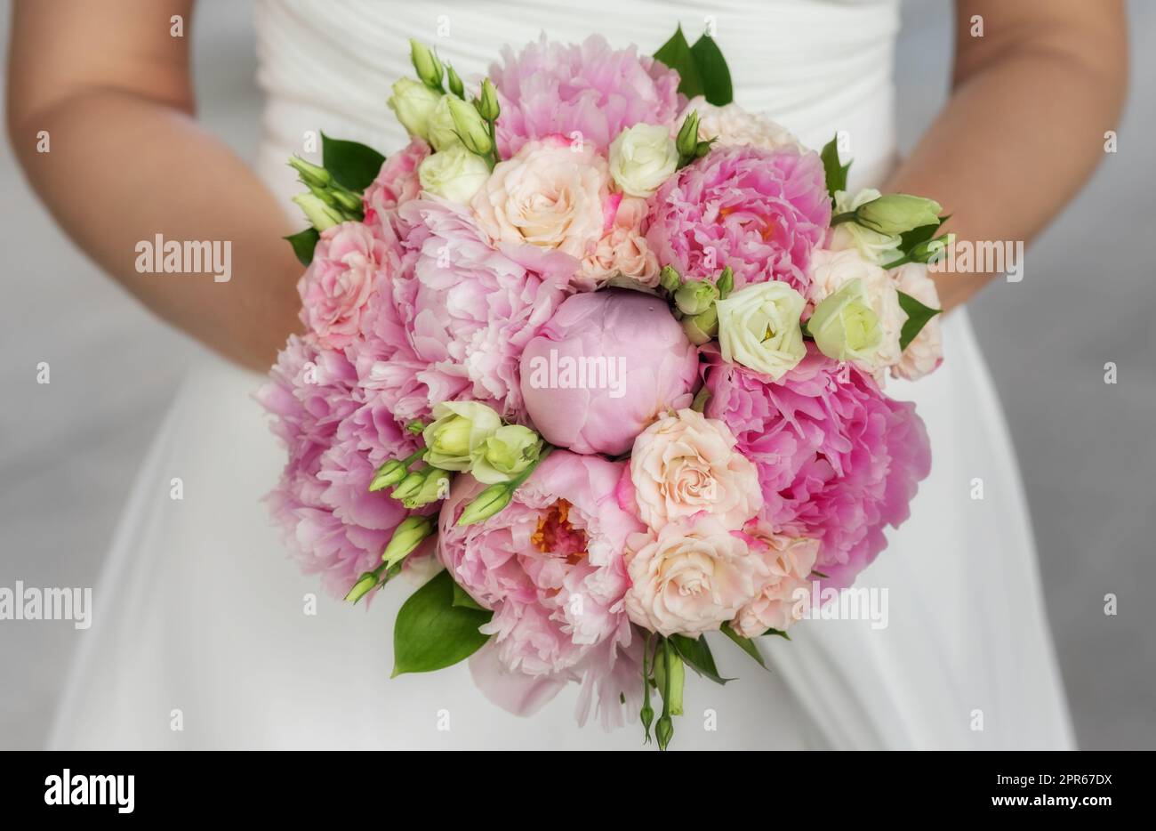 Bridal bouquet of pink peonies with roses Stock Photo - Alamy