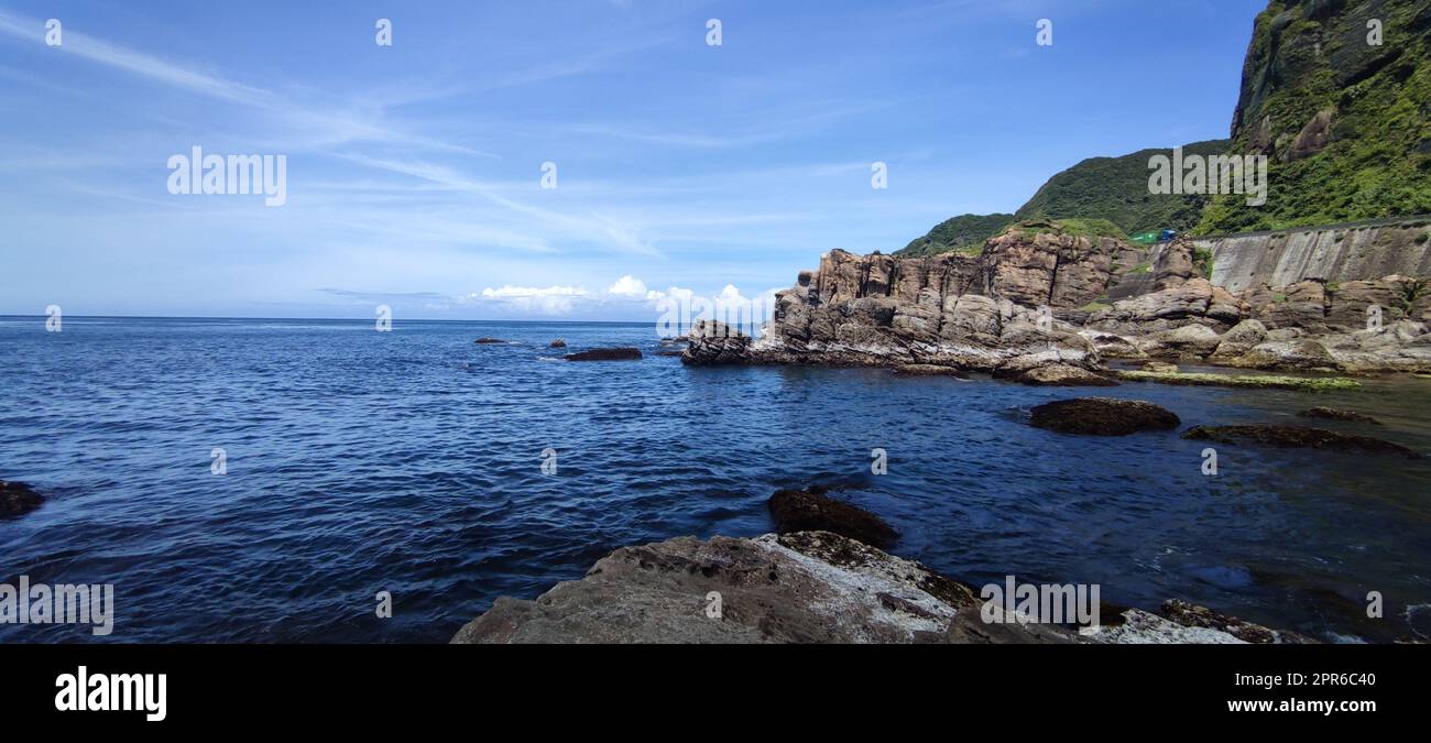 Shooting Rocks Beach Strange rocks and rocks stretching hundreds of meters, can be said to ...