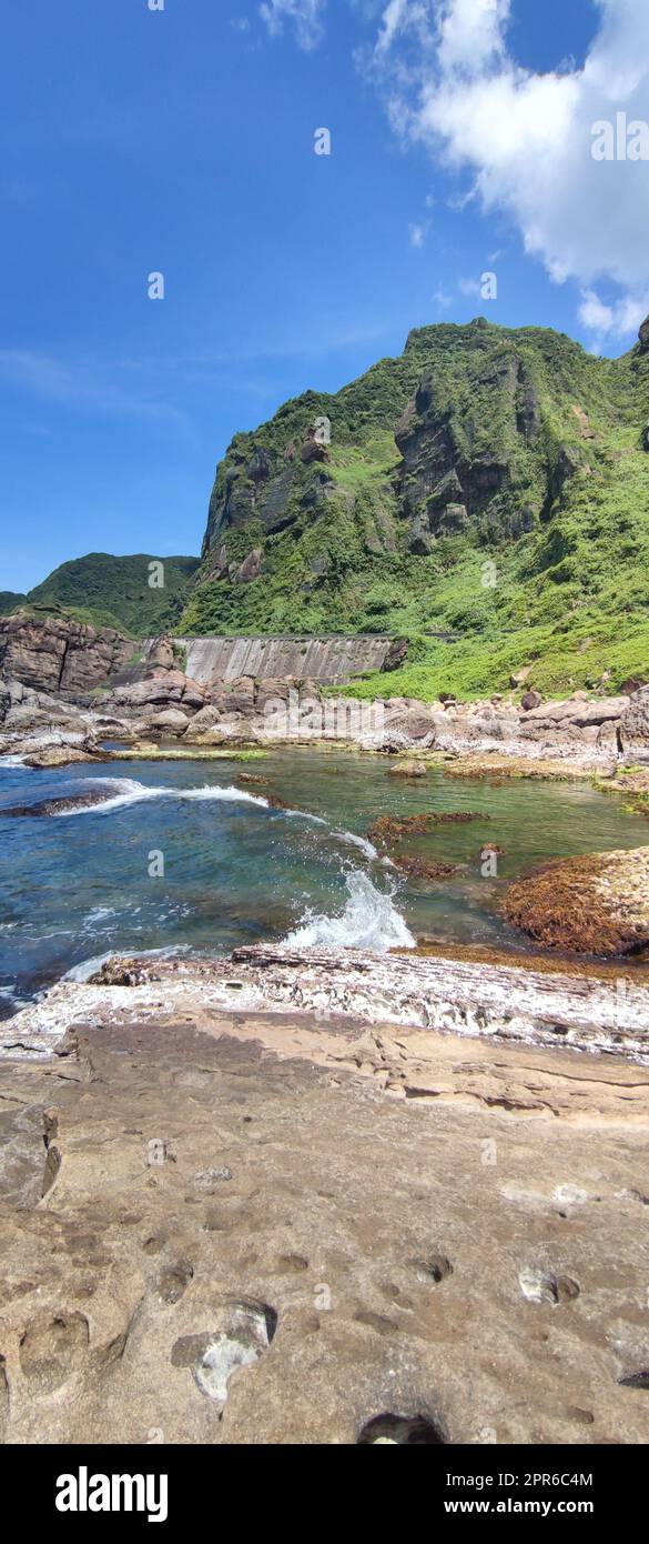 Shooting Rocks Beach Strange rocks and rocks stretching hundreds of meters, can be said to ...