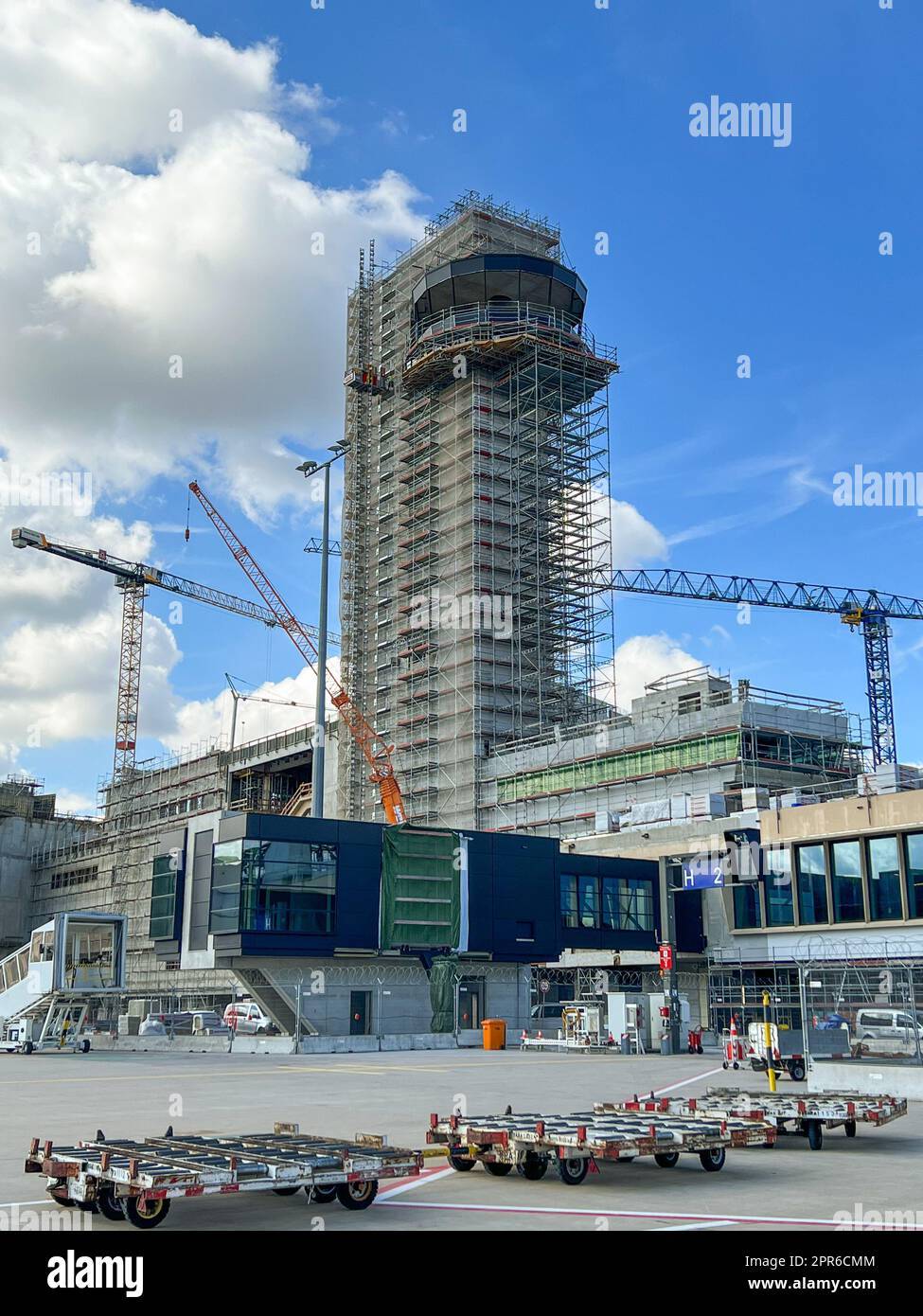 south side Frankfurt Airport (Building the Future) Terminal 3, new Apron Control Tower under