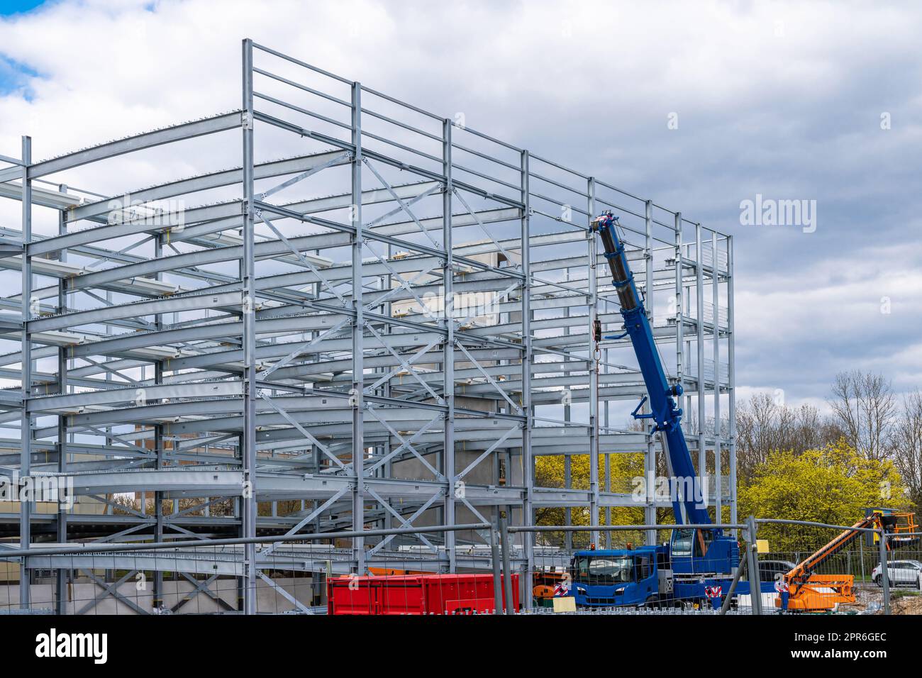 Hoisting frame hi-res stock photography and images - Alamy