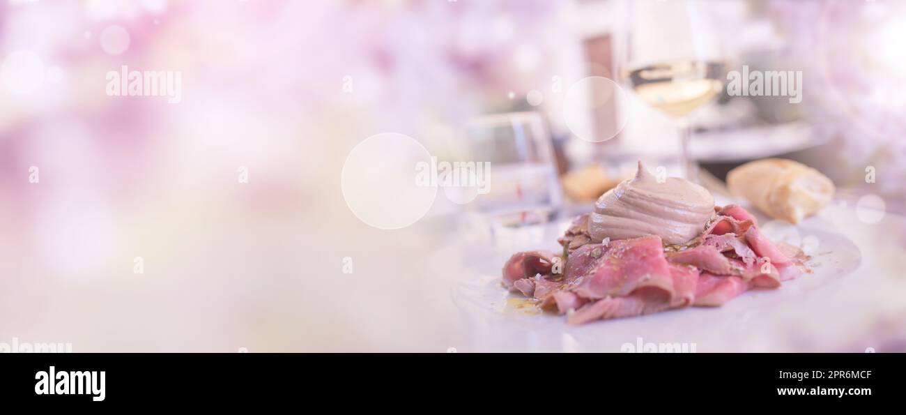 Italien restaurant garden hi-res stock photography and images - Alamy