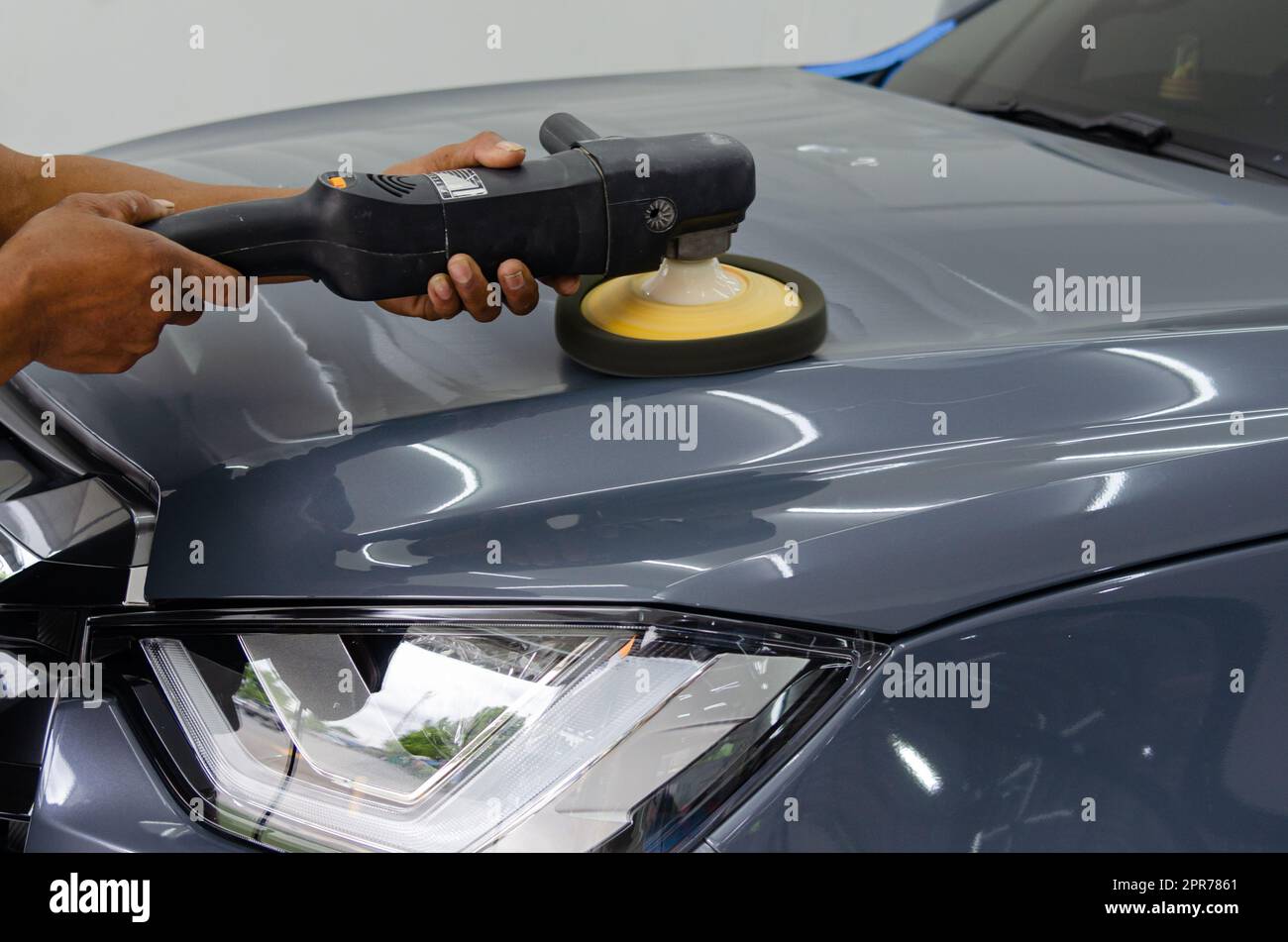 Detailing car Cut Out Stock Images & Pictures - Page 2 - Alamy