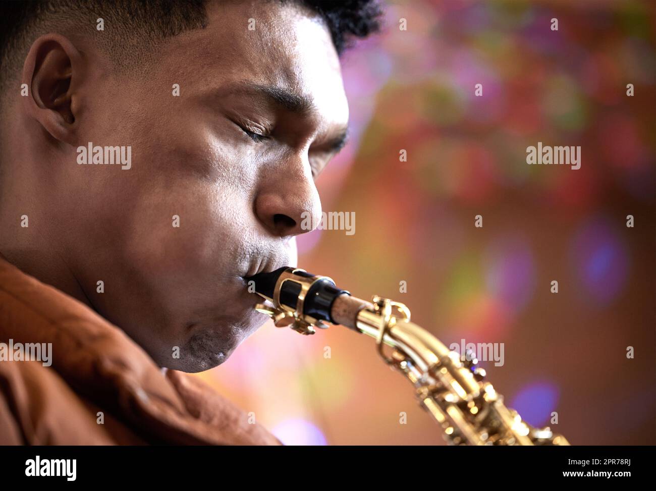 Tenor sax hi-res stock photography and images - Alamy