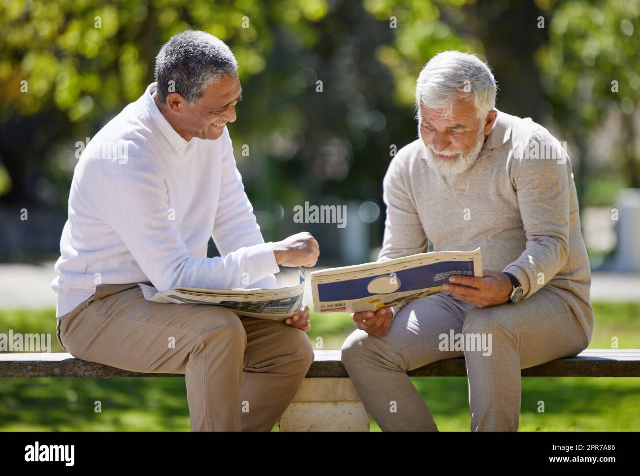 Two old men sitting on bench hi-res stock photography and images - Alamy