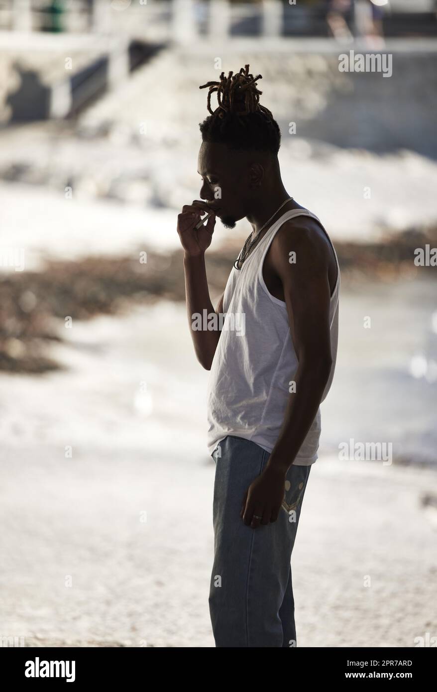 Young people smoking weed hi-res stock photography and images - Alamy