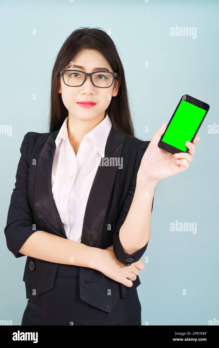 Women holding smartphone mock up green screen Stock Photo - Alamy