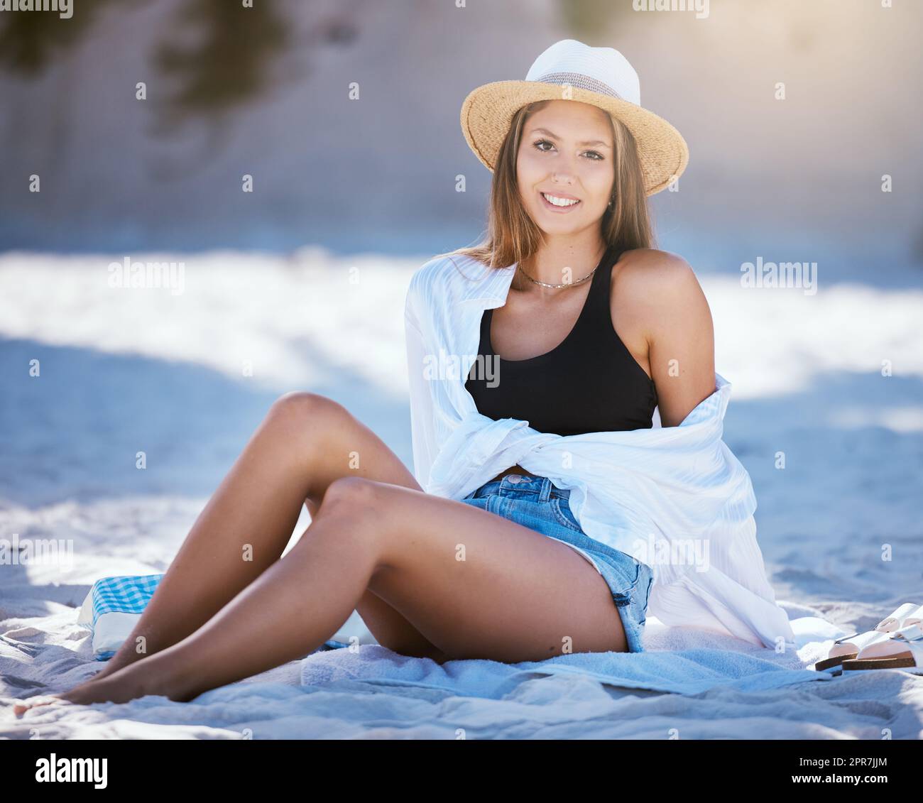 Woman alone beach holiday hi-res stock photography and images - Alamy