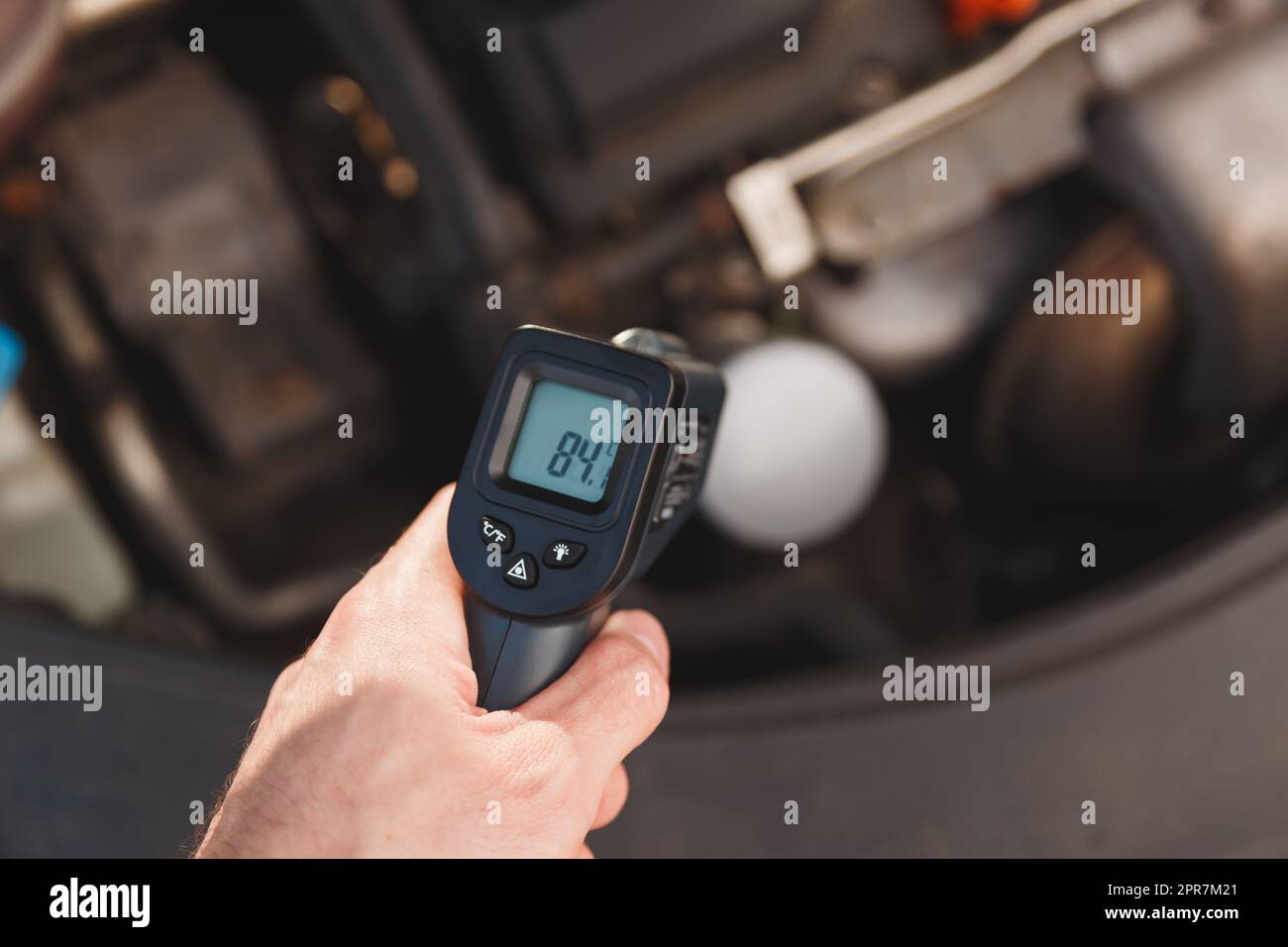 https://c8.alamy.com/comp/2PR7M21/measuring-temperature-of-internal-combustion-engine-turbine-by-laser-infrared-thermometer-2PR7M21.jpg
